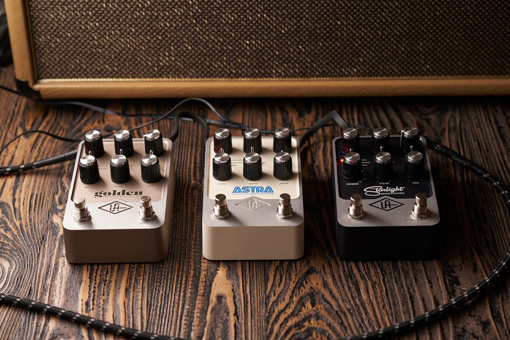Universal Audio Golden Reverberator Pedal 2 Universal Audio Golden Reverberator Pedal